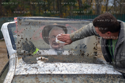 ZYWE TRUPY GRASOWAŁY W KOLIBKACH. Kolejna 14. juz...