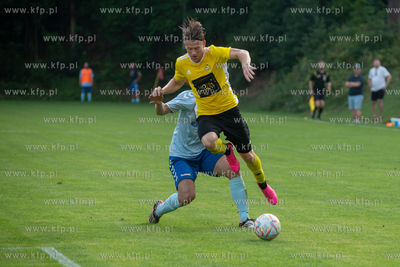 Mecz piłkarskiej Klasy A, w którym zmierzyły się...