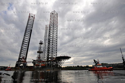 Do Stoczni Remontowej doholowano platforme wiertnicza...