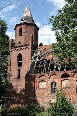 Zabytkowy, opuszczony kosciol w Gnojewie, woj. pomorskie....