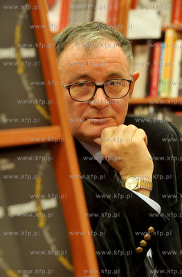 Spotkanie autorskie z profesorem Wiktorem Osiatynskim...