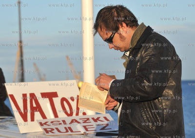 MOLO KSIAZKOWE od deski do deski. Akcja milosnikow...