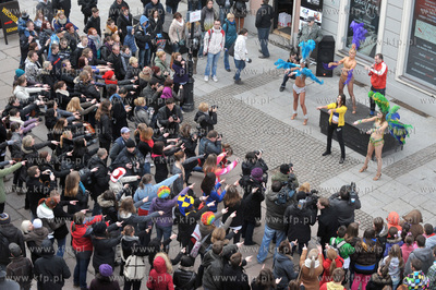 Na 100 dni przed rozpoczeciem Euro2012 na ulicy Dlugiej...