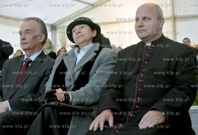 Uroczyste poswiecenie i wmurowanie kamienia wegielnego...