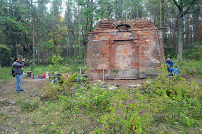 Renowacja grobowca Gralathow w Sulminie gmina Zukowo...