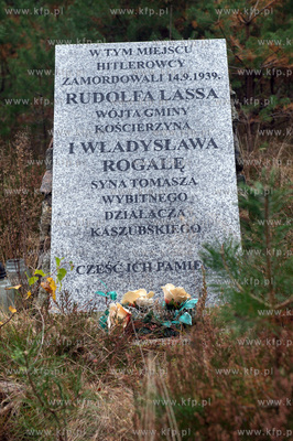Tablica pamiatkowa niedaleko wsi Korne i Gostomko przy...