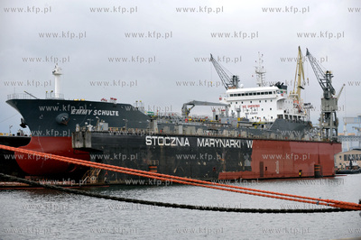 Tankowiec Emmy Schulte w doku Stoczni Marynarki Wojennej...