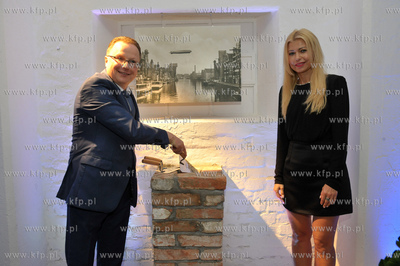 Gdansk. Wyspa Spichrzow. Uroczystosc wmurowania kamienia...