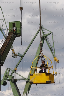 Wodowanie statku Combi Dock II w Stoczni Gdansk. Nz...