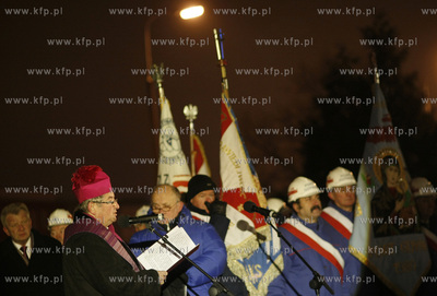 Gdynia Stocznia. Pomnik Ofiar Grudnia 1970. Obchody...