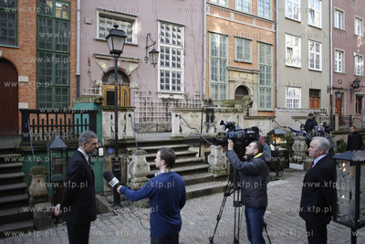 Gdansk. Galeria Mariacka. Konferencja prasowa Pawla...