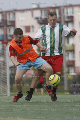 Gdansk Zaspa. Pilkarski turniej dzikich druzyn Do przerwy...
