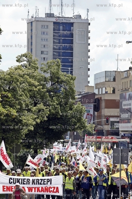 Gdansk. Demonstracja pracownikow firmy energetycznej...
