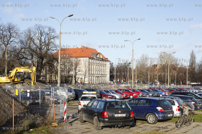 Parking na Targu Siennym i Rakowym w Gdansku.
28.11.2013
fot....