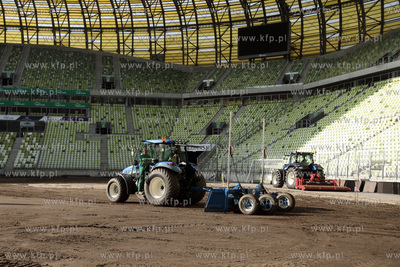 Wymiana murawy na stadionie pilkarskim PGE Arena w...