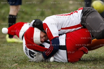 Gdansk Zaspa. Pilkarski turniej dzikich druzyn Do przerwy...