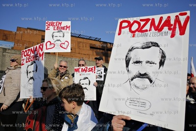 Gdańsk. Plac Solidarności. Wiec poparcia dla Lecha...