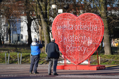 Serce WOŚP przed budynkiem Rady Miasta Gdańska na...
