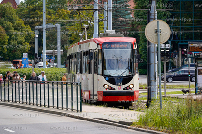 Tramwaj D wag N8C na przystanku Hucisko. 30.07.2024...