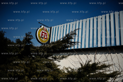 Zamknieta od 2002 roku hala GKS Wybrzeze na Gdanskiej...