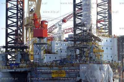 Gdansk, Gdanska Stocznia Remontowa. Platforma Safe...