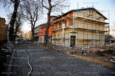 Gdansk. Remont drog i domow w gdanskiej dzielnicy Letnica,...