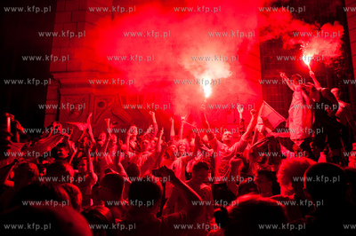 Gdansk. Dlugi Targ. Sympatycy Polskiej reprezentacji...