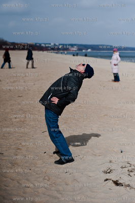 Gdansk. Plaza w Jelitkowie. Niedzielna kapiel gdanskich...
