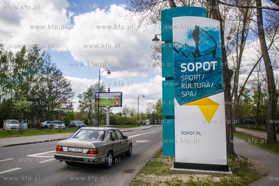 Sopot. Ul. Bitwy pod Plowcami. Nowe witacze zamontowane...