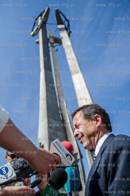 Plac Solidarnosci. Ambasador USA Stephen Mull sklada...