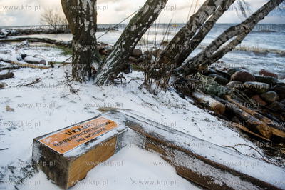 Gdynia. Orłowo. Skutki nocnego sztormu na Bałtyku.
05.01.2017
fot....