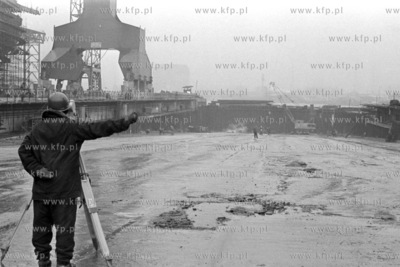 Położenie stępki semikontenerowca o nośności 16500...