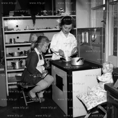 Zabawa w przedszkolu.(lata60).
1965
0002289z
Fot. Zbigniew...