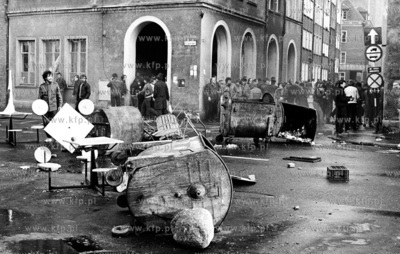 Gdansk. Stan Wojenny. Starcia z milicja. Nz. starcia...