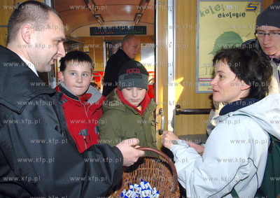 Z okazji Dnia Kolejarza pracownicy trojmiejskiej SKM...