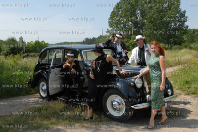 Na bardzo oryginalny pomysl zareklamowania swego zakladu...