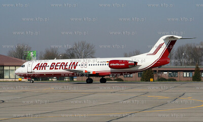 Gdansk, Rebiechowo. Nz. Fokker 100  linii Air Berlin

REG.D-AGPQ

24.03.2007

fot....