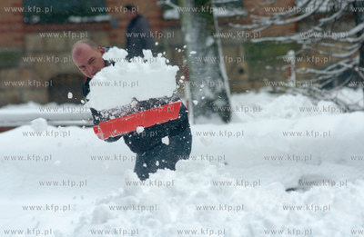 Zima w Slupsku. Nz. Odsniezanie ulic i chodnikow
24.11.2008...