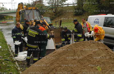 Elblag. Silny polnocny wiatr i opady deszczu spowodowawy...