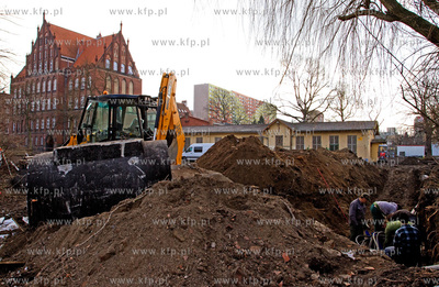 Gdansk. Budowa boiska przy VIII LO przy ul. Kartuskiej....