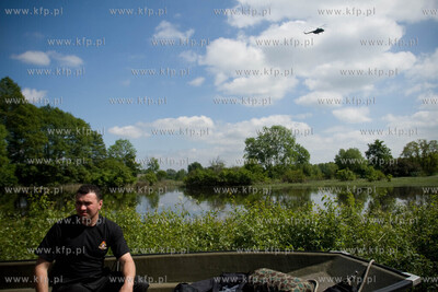 Juliszew NZ Strazacy pomagaja powodzianom, do zalanych...