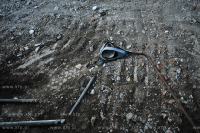 Rozbiorka zabytkowych hali Stoczni Gdanskiej, tereny...