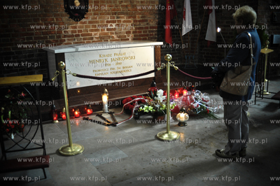 W bocznej nawie kosciola sw. Brygidy postawiony zostal...