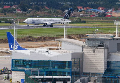 Remont warszawskiego lotniska na Okeciu spowodowal...