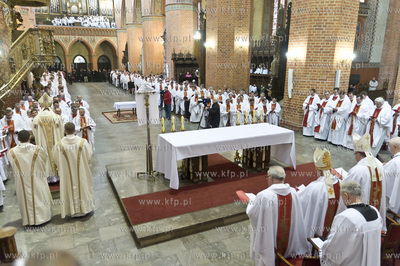 Msza Krzyzma w katedrze pelplinskiej sprawowana przez...