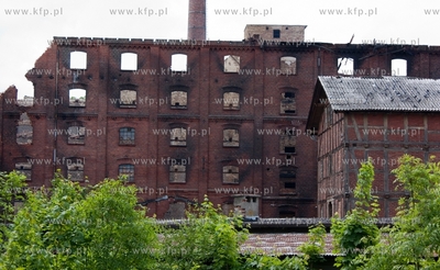 Starogard Gdanski. Zgliszcza zabytkowego mlyna po pozarze....