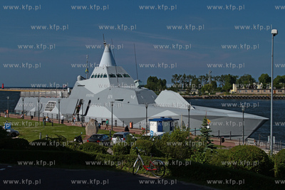 Okret HSwMS Nykoping opuszcza Gdansk. Nowoczesna szwecka...