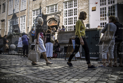Gdansk. Ul. Mariacka 42. Filia Wojewodzkiej i Miejskiej...
