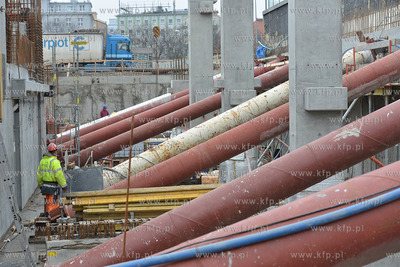 Gdynia. Na terenie sasiadujacym z apartamentowcem Sea...