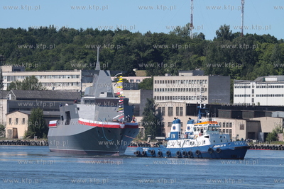 Gdynia. ORP Ślązak bezpośrednio po wodowaniu podczas...